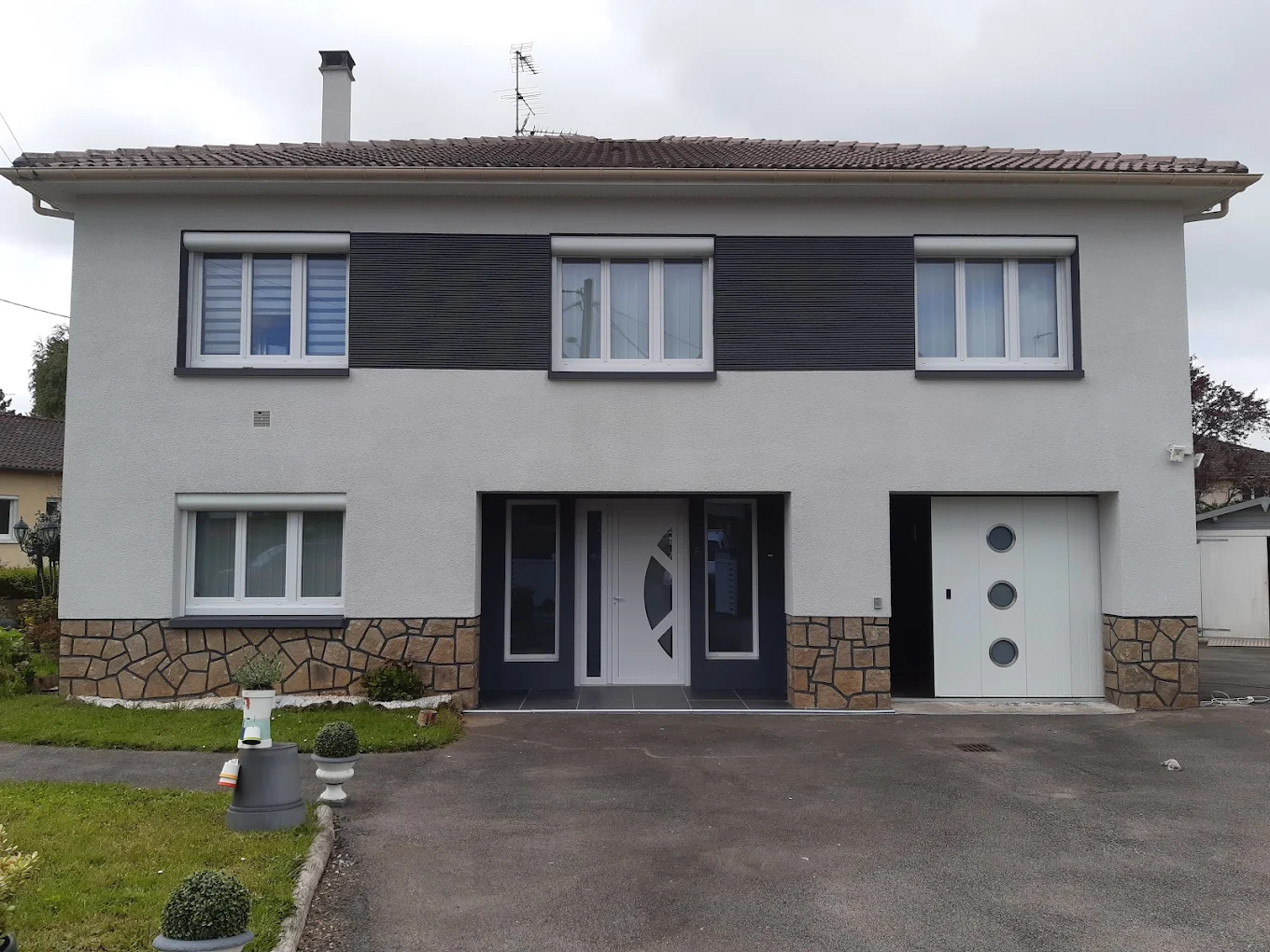 Façade rénovée Miodet