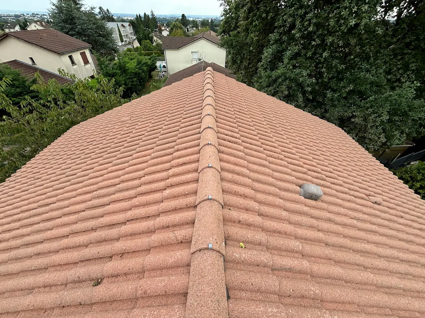 Tuiles propres hydrofugées